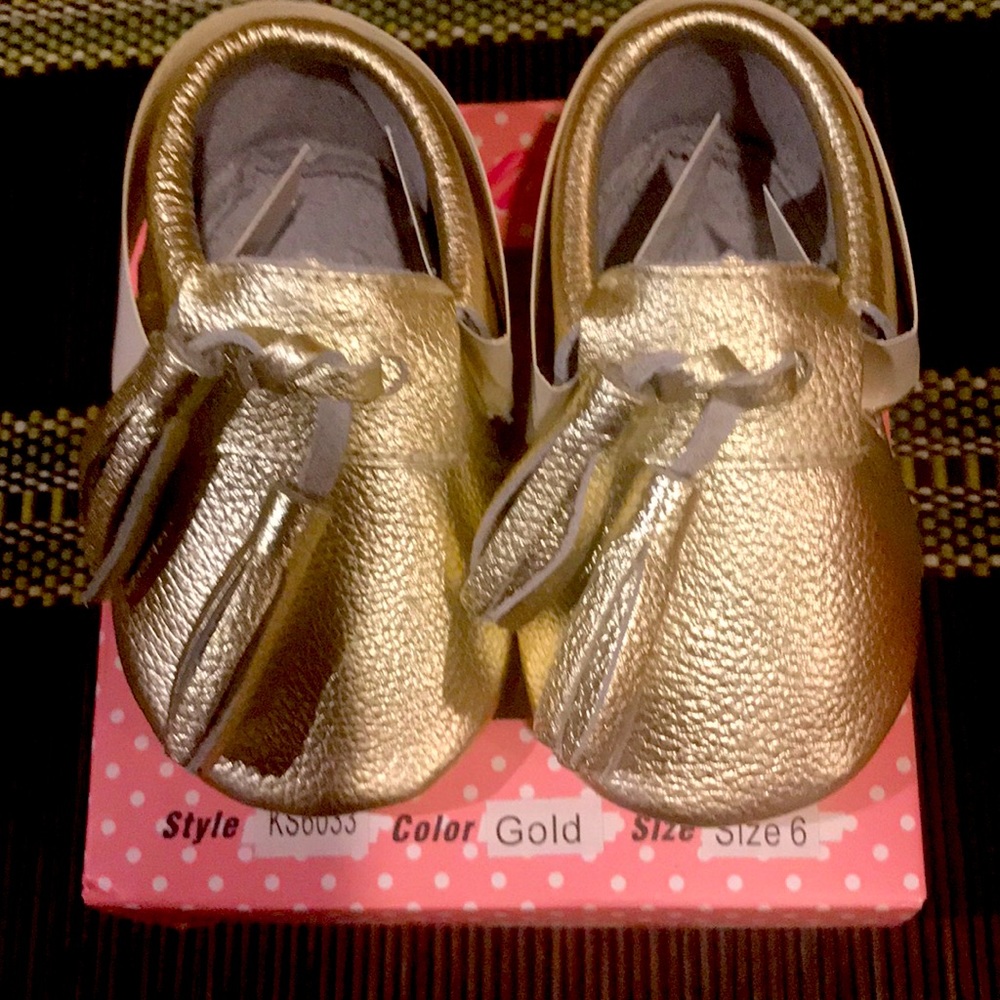 NWT Italiana Metallic Gold Mocassins